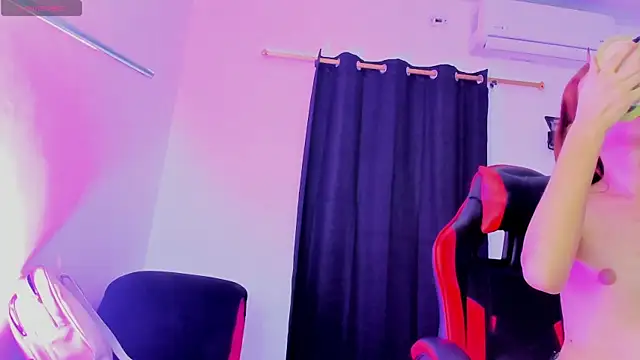 Snapshot of Nicol_TransGirl chatting on October 10, 2:21 am Nicol TransGirl online show from October 10, 2:21 am