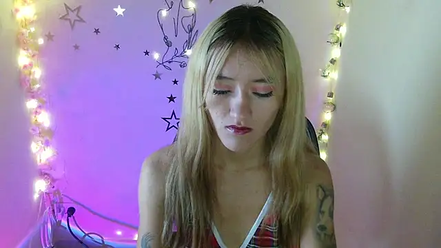 Snapshot of Lya1_ch chatting on April 29, 9:21 pm Lya1 ch online show from April 29, 9:21 pm