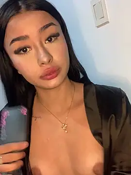 Snapshot of Miss_karol chatting on October 12, 2:32 am Miss karol online show from October 12, 2:32 am