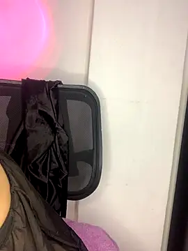 Snapshot of Miss_karol chatting on October 15, 6:19 pm Miss karol online show from October 15, 6:19 pm