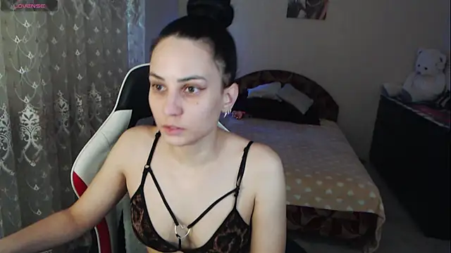 Kriss brunette 5 online show from December 5, 8:01 am