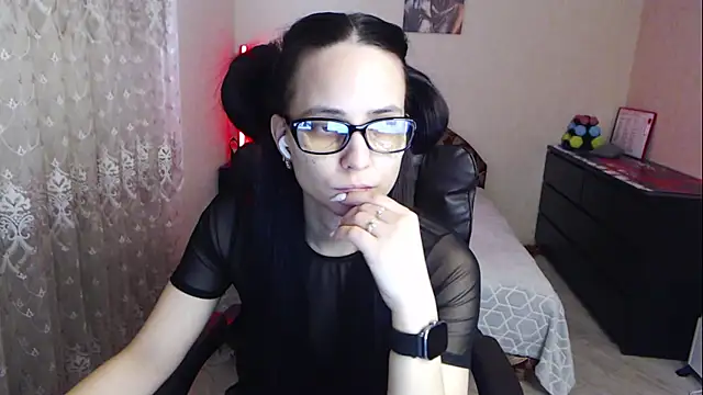 Kriss brunette 5 online show from February 19, 8:21 am