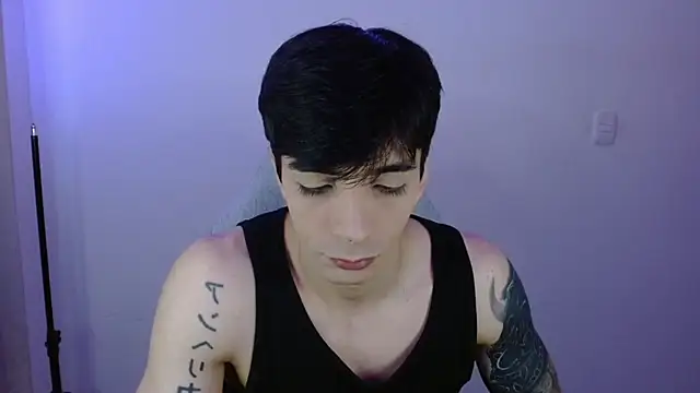 H3ll B0I online show from March 26, 10:04 pm