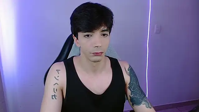 Snapshot of H3ll_B0I chatting on April 23, 12:29 pm H3ll B0I online show from April 23, 12:29 pm