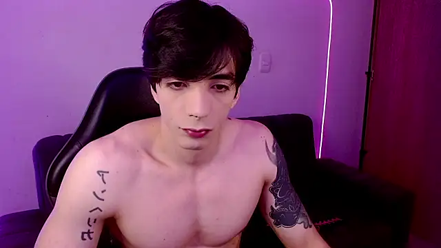Snapshot of H3ll_B0I chatting on May 28, 6:10 am H3ll B0I online show from May 28, 6:10 am