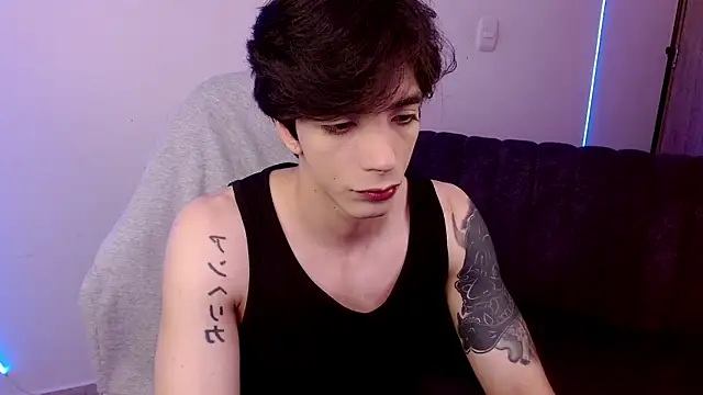Snapshot of H3ll_B0I chatting on June 2, 2:46 am H3ll B0I online show from June 2, 2:46 am