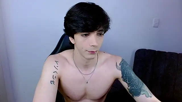 Snapshot of H3ll_B0I chatting on June 14, 3:08 am H3ll B0I online show from June 14, 3:08 am