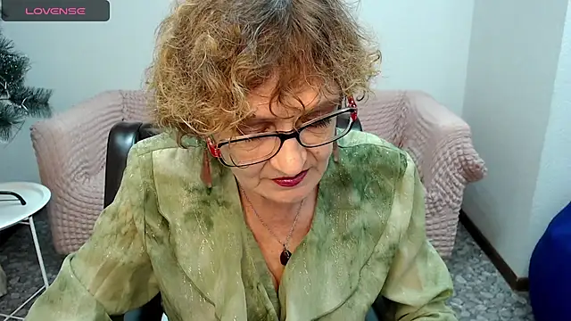 Snapshot of SexyGrandma_ chatting on February 1, 7:47 am SexyGrandma  online show from February 1, 7:47 am