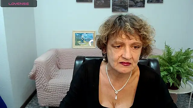 Snapshot of SexyGrandma_ chatting on February 5, 5:41 am SexyGrandma  online show from February 5, 5:41 am