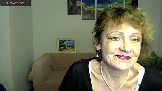 Snapshot of SexyGrandma_ chatting on February 8, 3:31 pm SexyGrandma  online show from February 8, 3:31 pm