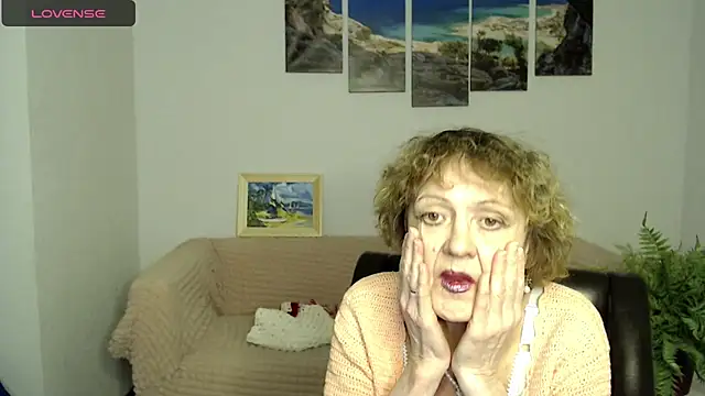 Snapshot of SexyGrandma_ chatting on February 9, 12:39 am SexyGrandma  online show from February 9, 12:39 am
