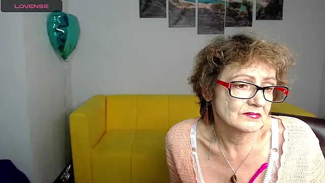 Snapshot of SexyGrandma_ chatting on March 3, 9:05 pm SexyGrandma  online show from March 3, 9:05 pm