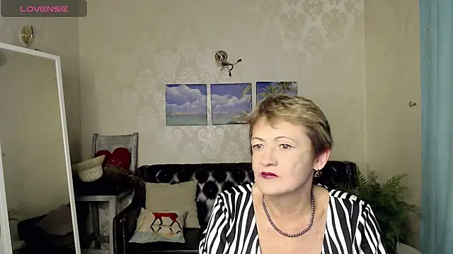 Snapshot of SexyGrandma_ chatting on October 16, 3:46 pm SexyGrandma  online show from October 16, 3:46 pm