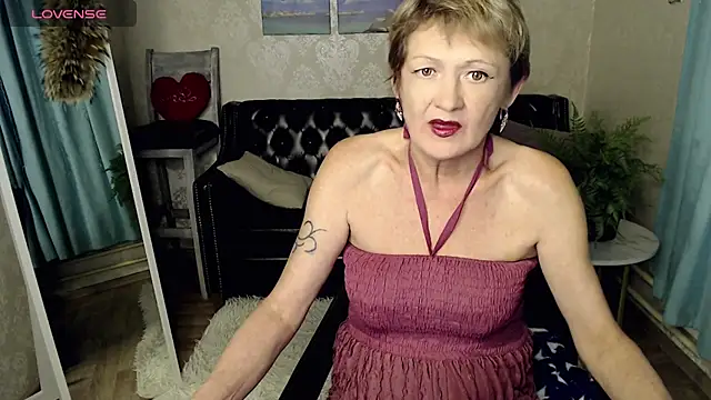 Snapshot of SexyGrandma_ chatting on October 17, 4:20 pm SexyGrandma  online show from October 17, 4:20 pm