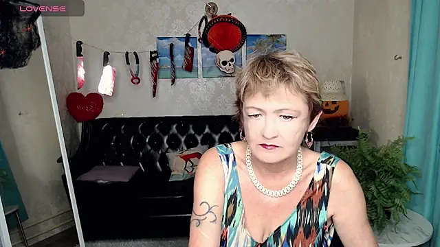 Snapshot of SexyGrandma_ chatting on October 23, 5:01 pm SexyGrandma  online show from October 23, 5:01 pm