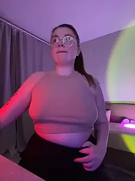 DearAlise online show from March 20, 8:40 pm