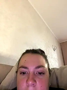 DearAlise online show from October 15, 10:04 am