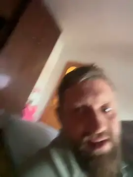 Snapshot of adelin20 chatting on March 16, 6:09 am adelin20 online show from March 16, 6:09 am