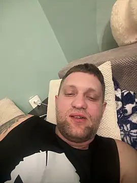 Snapshot of adelin20 chatting on March 14, 7:19 pm adelin20 online show from March 14, 7:19 pm