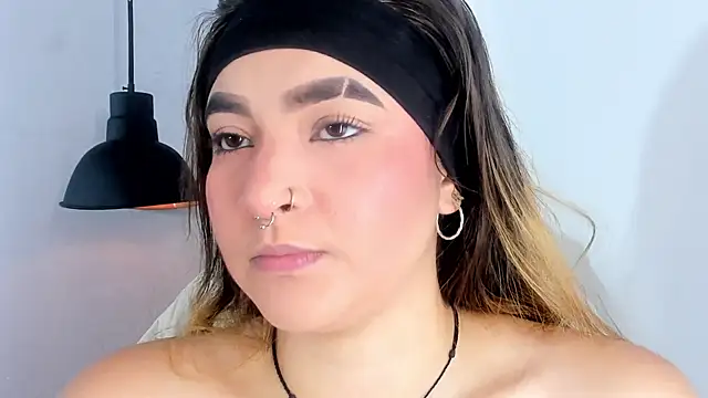 Shanntal  online show from October 15, 6:52 pm