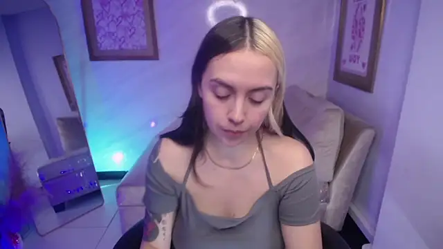 Hela v online show from September 11, 7:25 pm