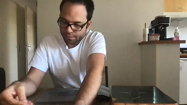 Funnyjul31 online show from April 4, 10:46 am