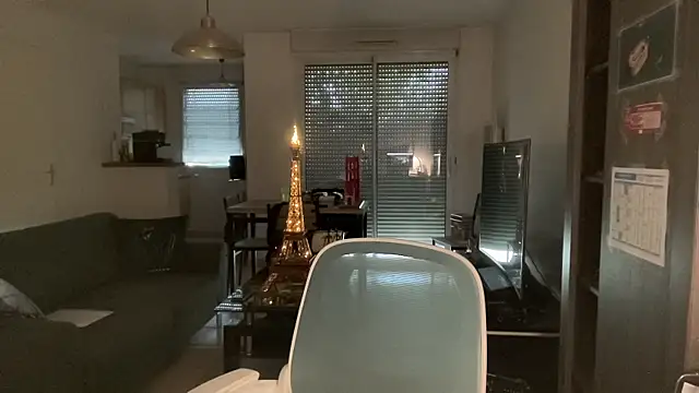 Funnyjul31 online show from April 12, 2:22 pm