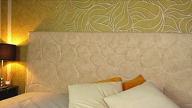 MillaBlis online show from February 13, 8:05 pm