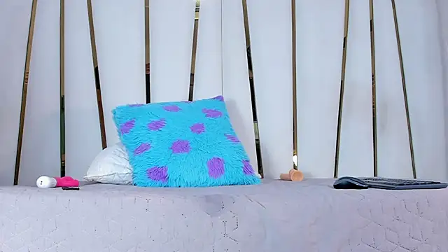 violet gray  online show from February 2, 6:37 am