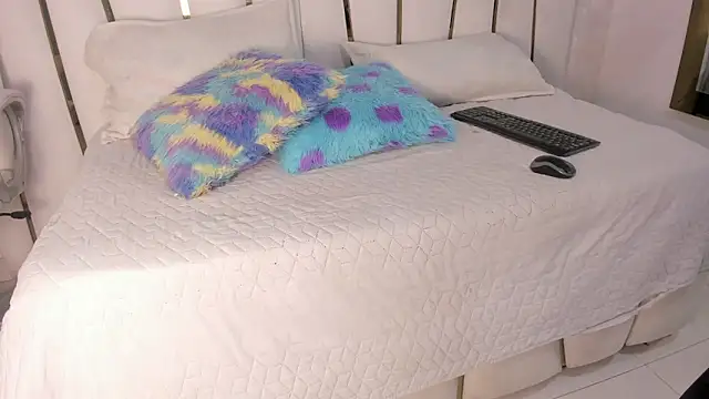 violet gray  online show from February 15, 11:50 am