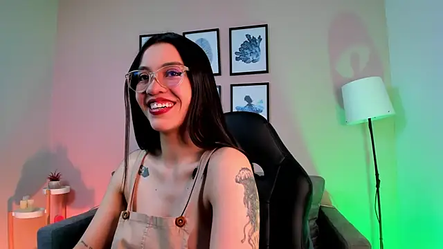 Snapshot of nina__dixon chatting on October 1, 8:26 pm nina dixon online show from October 1, 8:26 pm