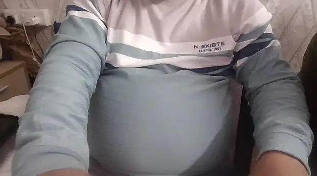 Snapshot of SeductiveStar chatting on February 23, 1:53 pm SeductiveStar online show from February 23, 1:53 pm