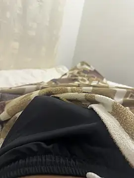 Snapshot of jhonnes_ chatting on February 24, 4:16 am jhonnes online show from February 24, 4:16 am