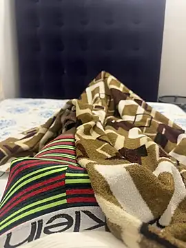 Snapshot of jhonnes_ chatting on March 13, 4:05 am jhonnes online show from March 13, 4:05 am