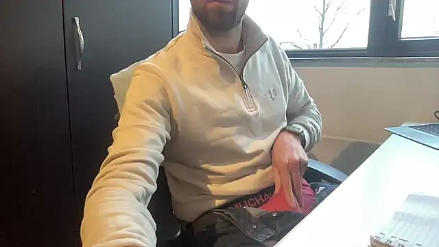 bullyboyy online show from January 28, 2:42 pm