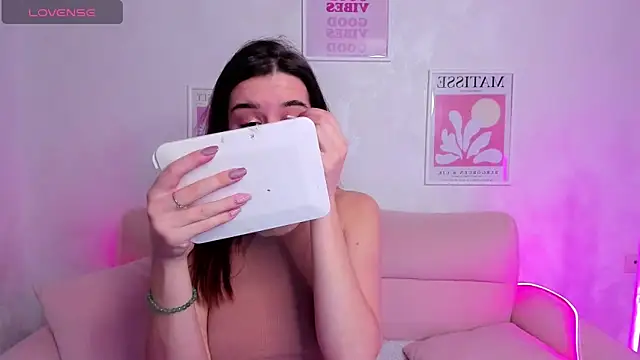 Snapshot of Sweetie_Catt chatting on October 10, 8:24 am Sweetie Catt online show from October 10, 8:24 am