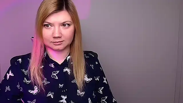Snapshot of Lola_moree chatting on February 4, 12:22 pm Lola moree online show from February 4, 12:22 pm