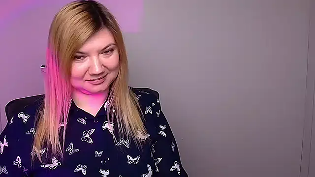 Snapshot of Lola_moree chatting on February 4, 3:26 pm Lola moree online show from February 4, 3:26 pm