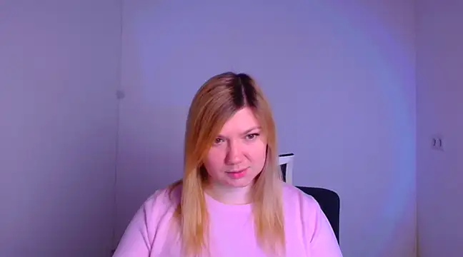 Snapshot of Lola_moree chatting on February 10, 12:29 pm Lola moree online show from February 10, 12:29 pm