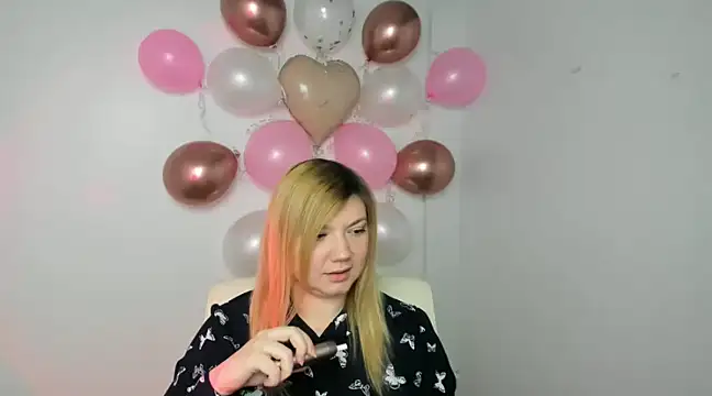 Snapshot of Lola_moree chatting on February 11, 12:37 pm Lola moree online show from February 11, 12:37 pm
