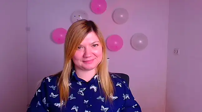 Snapshot of Lola_moree chatting on February 17, 3:42 pm Lola moree online show from February 17, 3:42 pm