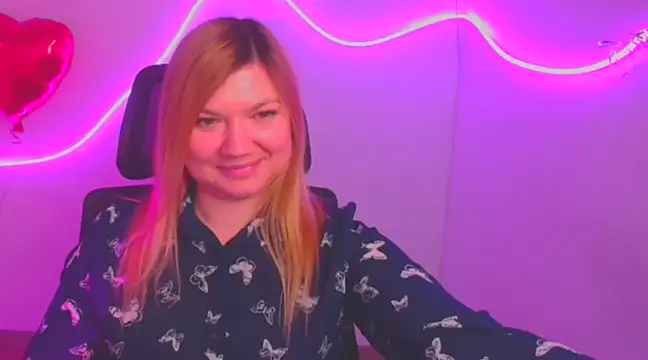 Snapshot of Lola_moree chatting on February 22, 9:45 am Lola moree online show from February 22, 9:45 am