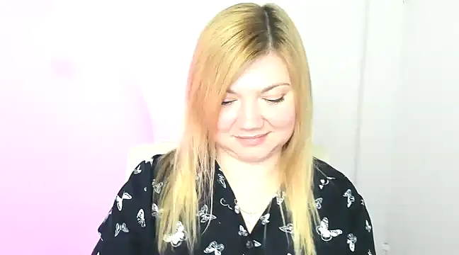 Snapshot of Lola_moree chatting on March 12, 4:02 pm Lola moree online show from March 12, 4:02 pm