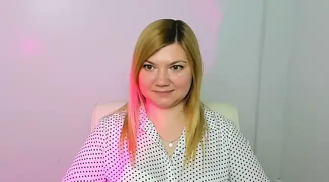 Snapshot of Lola_moree chatting on March 14, 6:29 pm Lola moree online show from March 14, 6:29 pm