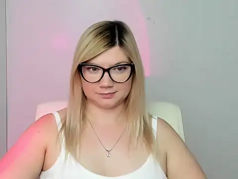 Snapshot of Lola_moree chatting on September 9, 11:54 am Lola moree online show from September 9, 11:54 am