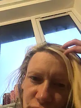 Snapshot of blondey206 chatting on February 10, 5:09 pm blondey206 online show from February 10, 5:09 pm