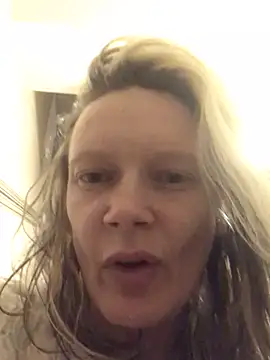 Snapshot of blondey206 chatting on March 10, 1:23 am blondey206 online show from March 10, 1:23 am