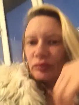 Snapshot of blondey206 chatting on March 10, 6:05 am blondey206 online show from March 10, 6:05 am