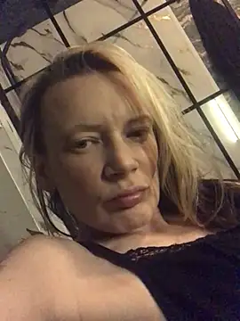 Snapshot of blondey206 chatting on March 12, 9:45 pm blondey206 online show from March 12, 9:45 pm