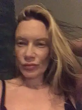 Snapshot of blondey206 chatting on March 13, 12:48 am blondey206 online show from March 13, 12:48 am